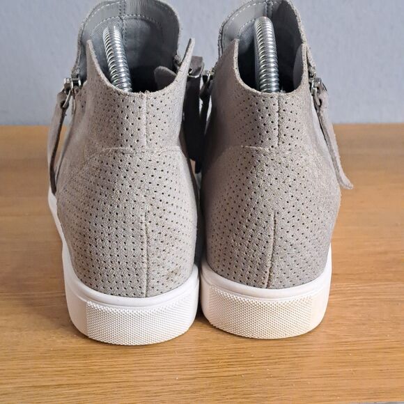 Steve Madden Women 9.5 Caliber Wedge Ankle Sneaker Gray Bootie Leather - Picture 3 of 11